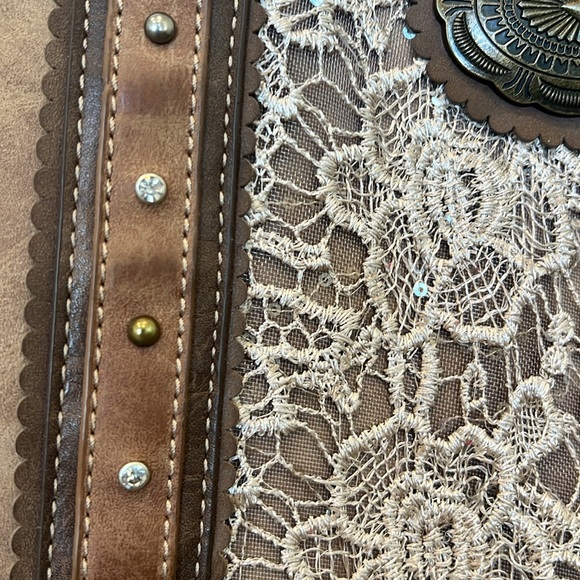Justin western purse with zippered “conceal” pocket. Crystals, perfect condition - Picture 3 of 11